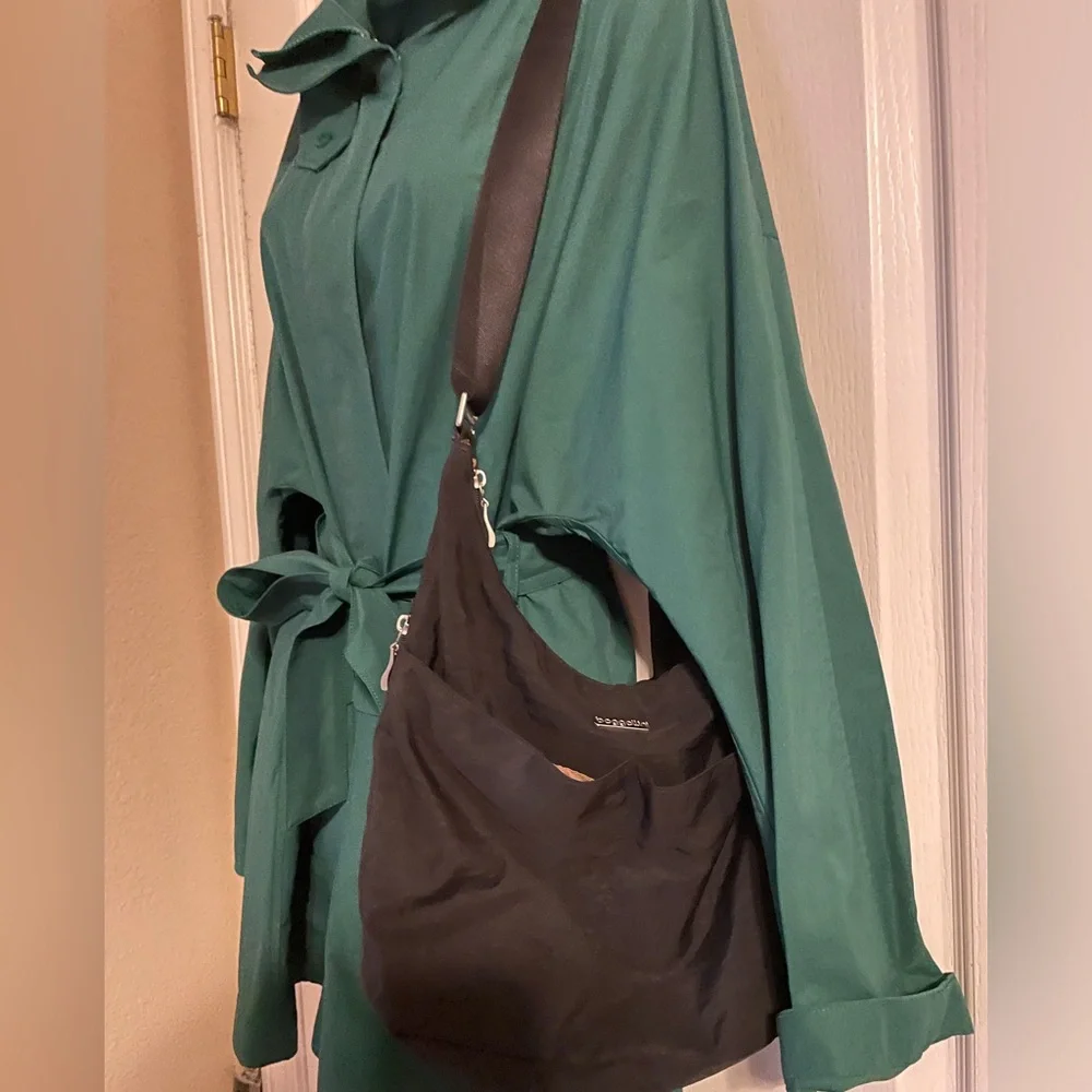 Baggallini Black Hobo Crossbody Shoulder‎ Bag Travel Vacation Basic Casual